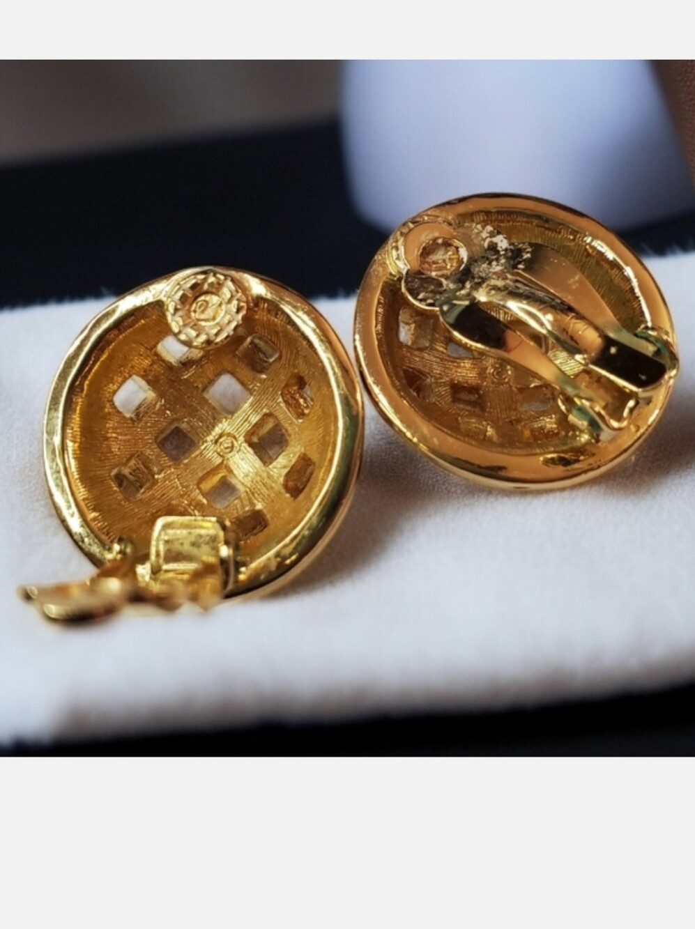 Swarovski Vintage Swan Stamp Enamel Crystal Clip-on Earrings - Picture 3 of 4